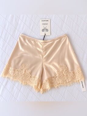 🤍 REFORMATION • Fern Almond Satin Lace Shorts